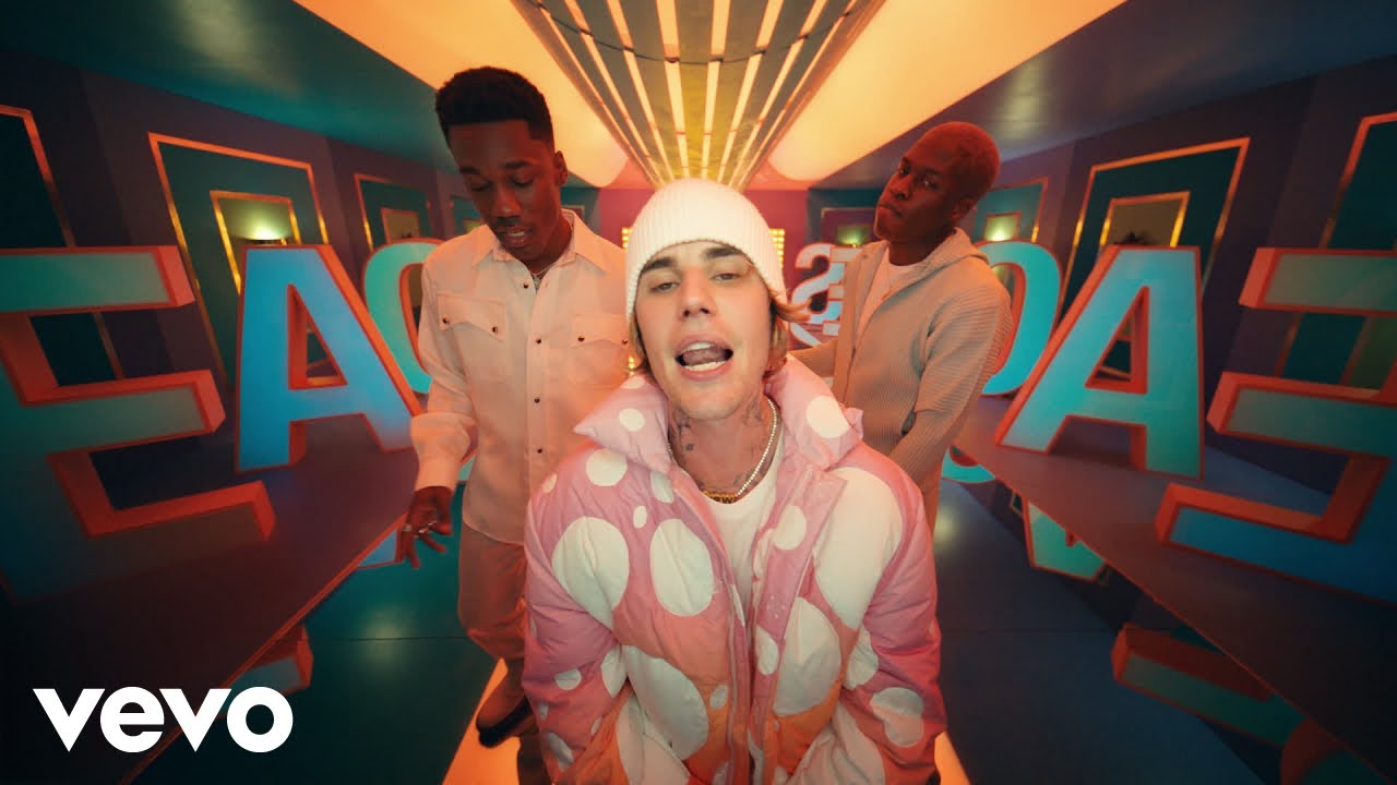 Justin Bieber ngồi nóc xe đi cướp ngân hàng trong MV mới