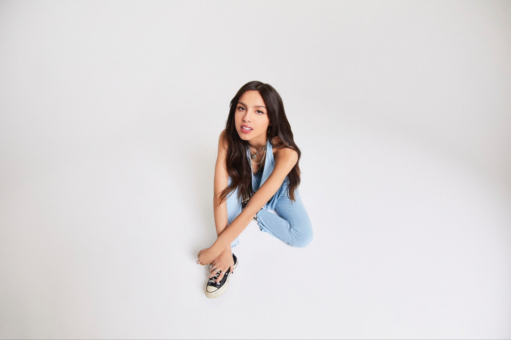 Chủ nhân hit ‘drivers license’ Olivia Rodrigo chính thức tung album ‘SOUR’ 