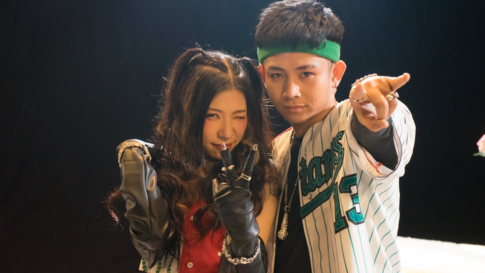 Xesi kết hợp với Ricky Star trong sản phẩm comeback Đắm” 
