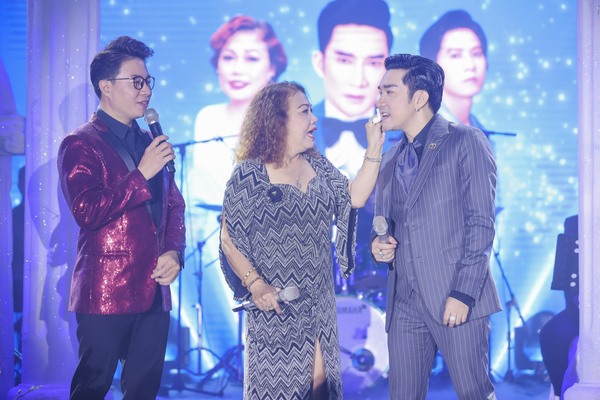800 khán giả Sơn Tây Hà Nội “quẩy” cùng Quang Hà, Siu Black