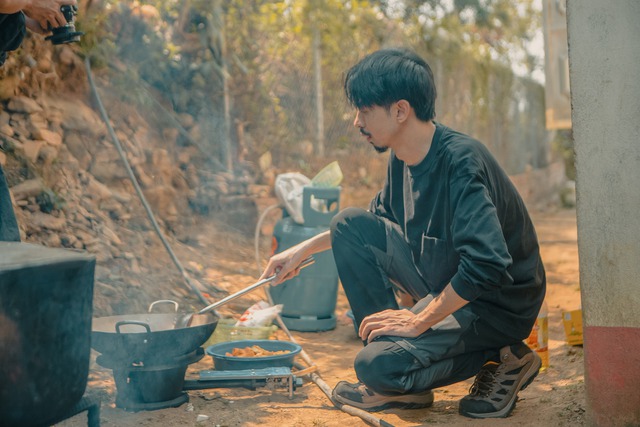  Nấu Ăn Cho Em của ĐEN giành Top 1 Trending YouTube 