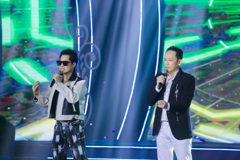 Khán giả cùng khóc cùng cười với Ngọc Sơn trong liveshow Tình Con 