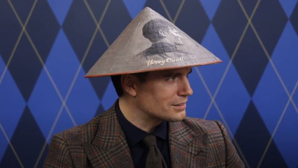 “Nam thần” Henry Cavill hào hứng đội nón lá Việt Nam dự ra mắt phim Argylle