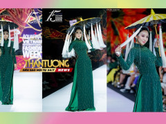 Khán giả ngợi khen Á hậu – MC Thư Đình đầy bản lĩnh khi cầm dù đi catwalk