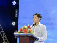 Ông Johnathan Hạnh Nguyễn hỗ trợ 1.050 học sinh