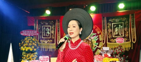 NSND Trịnh Kim Chi khóc khi hướng về miền Bắc
