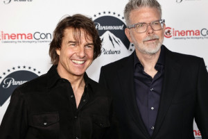 Tom Cruise nghẹn ngào tri ân đạo diễn McQuarrie