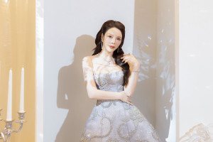 Lý Nhã Kỳ tỏa sáng show váy cưới