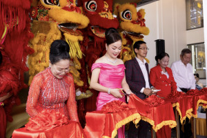 Ngọc Châu Âu khai trương trên đất chính chủ