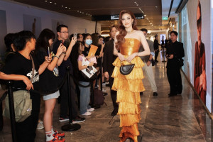 Lan Khuê toả sáng với váy Hà Thanh Huy