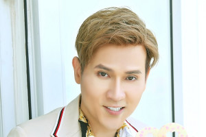 Nguyên Vũ kỷ niệm sinh nhật bằng 500 phần quà