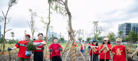 Hương Giang, Huỳnh Lập trồng cây cùng dự án “Thành phố nở hoa”