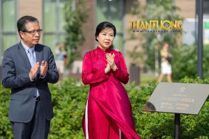 Phu nhân Ngô Phương Ly nổi bật trong tà áo dài thập niên 1930