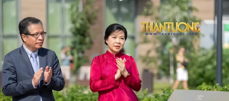 Phu nhân Ngô Phương Ly nổi bật trong tà áo dài thập niên 1930