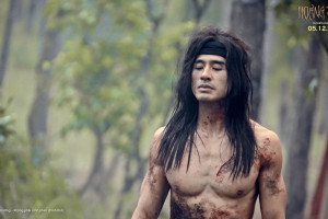 Lương Thế Thành khoe thể hình trong Hoàng Tử Quỷ