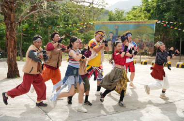 Lật Mặt 8: Giấc mơ của con, nỗi lo cha mẹ