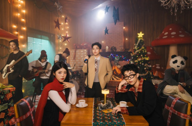 Kai Đinh bắt tay dàn sao ra nhạc Giáng sinh đáng yêu