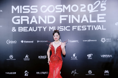 Hoàng Thanh Nga tỏa sáng  Miss Cosmo 2025